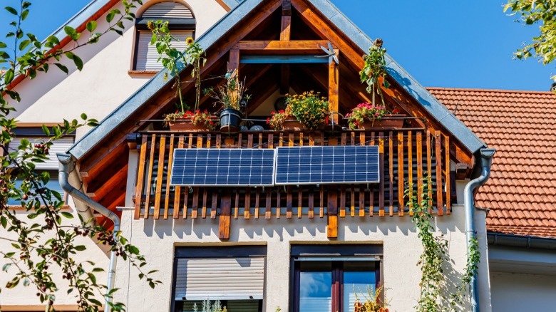 Installing solar powered outdoor lights 