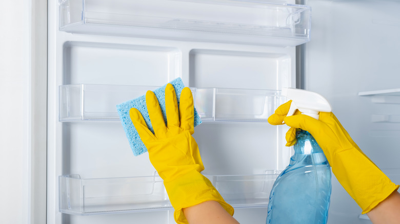 Cleaning a refrigerator interior