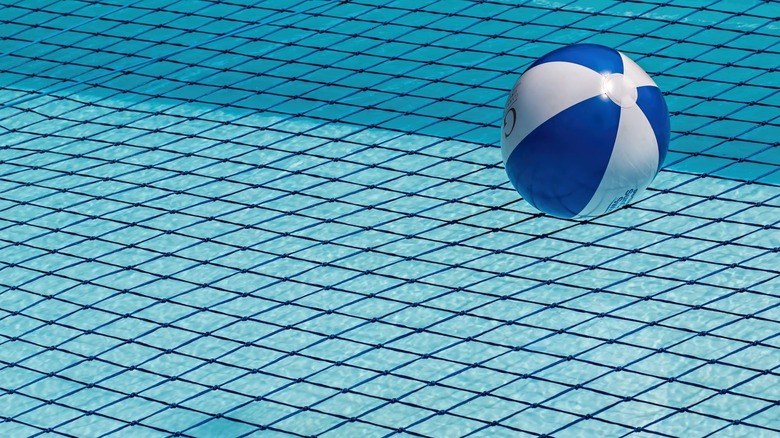 ball on mesh pool cover