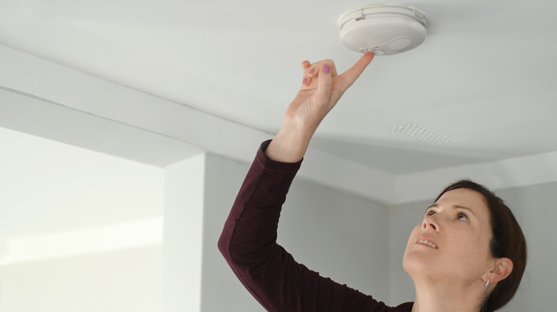 testing smoke detector