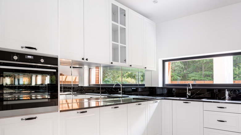 kitchen with mirrors on backsplash