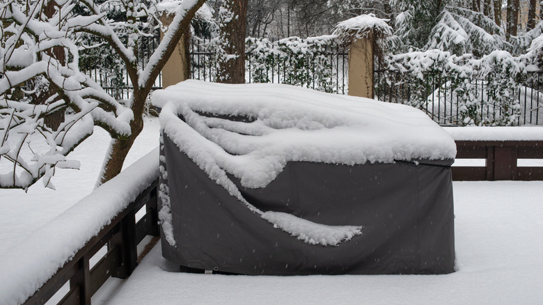 covered patio furniture