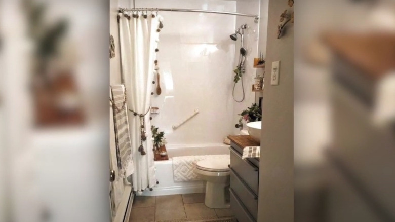 small full bathroom