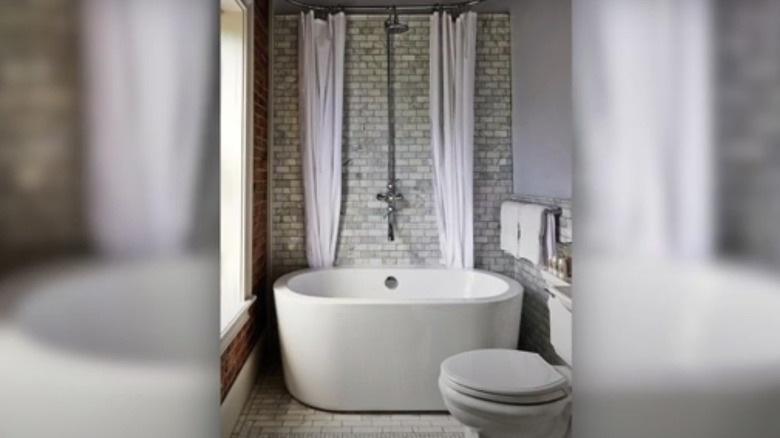 freestanding small bath