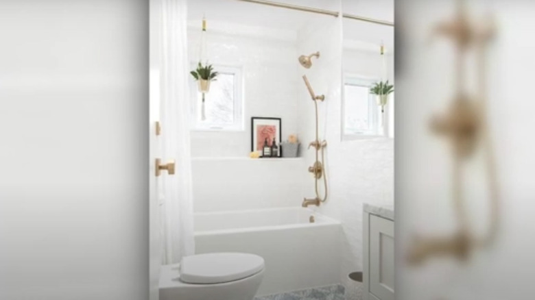 here-s-proof-you-can-have-a-bathtub-in-a-small-bathroom