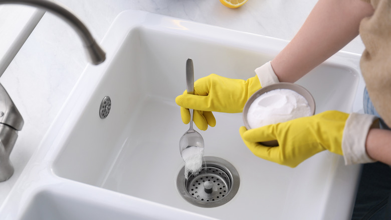 baking soda to unclog drain