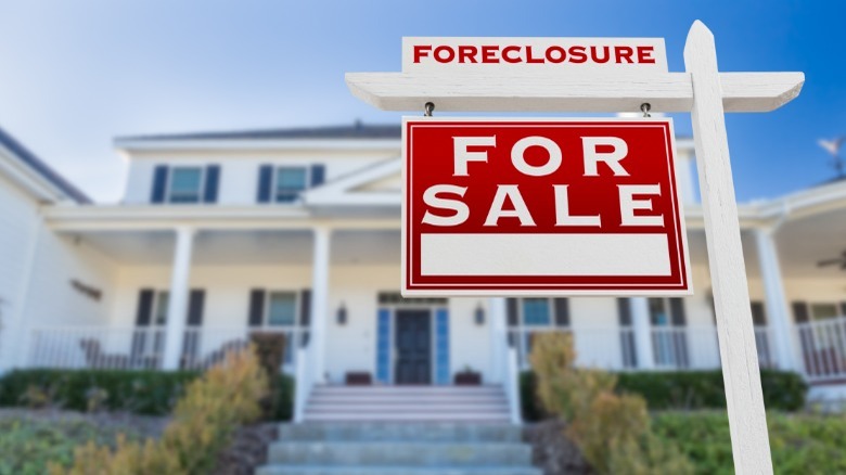 Foreclosure on for sale sign