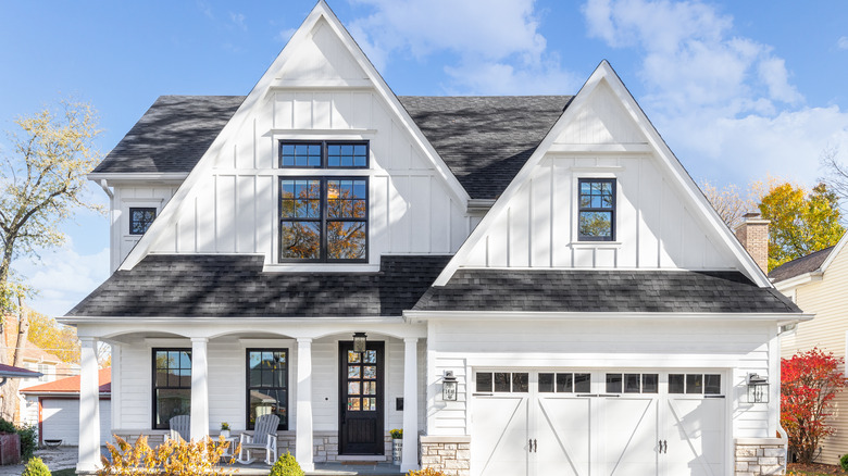 Modern farmhouse construction 