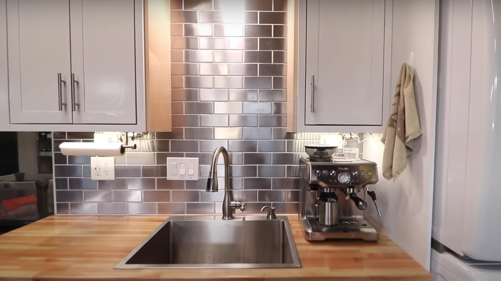 Here's Why A Stainless Steel Backsplash Just Might Be The Most Durable ...