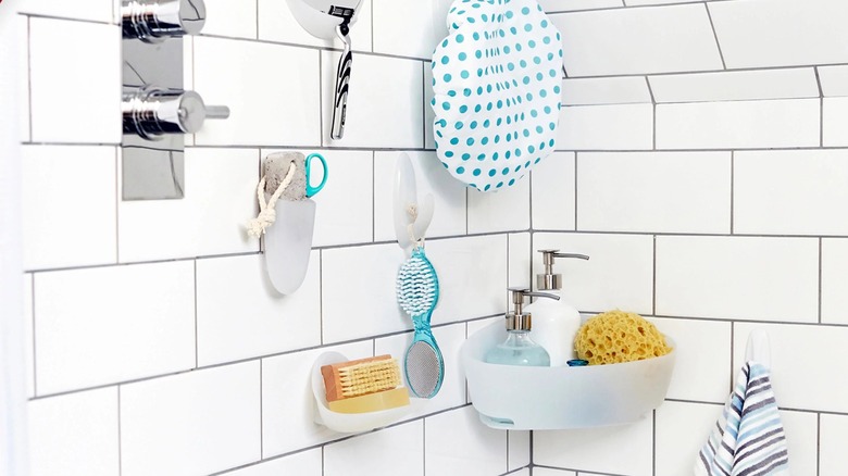 Command bath hooks in a bathroom