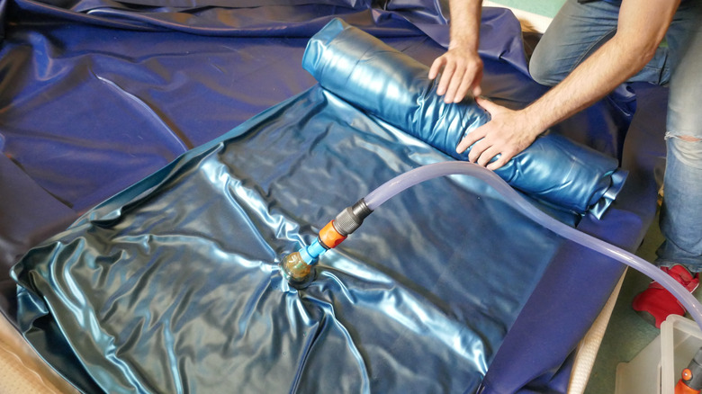 Dismantling a waterbed
