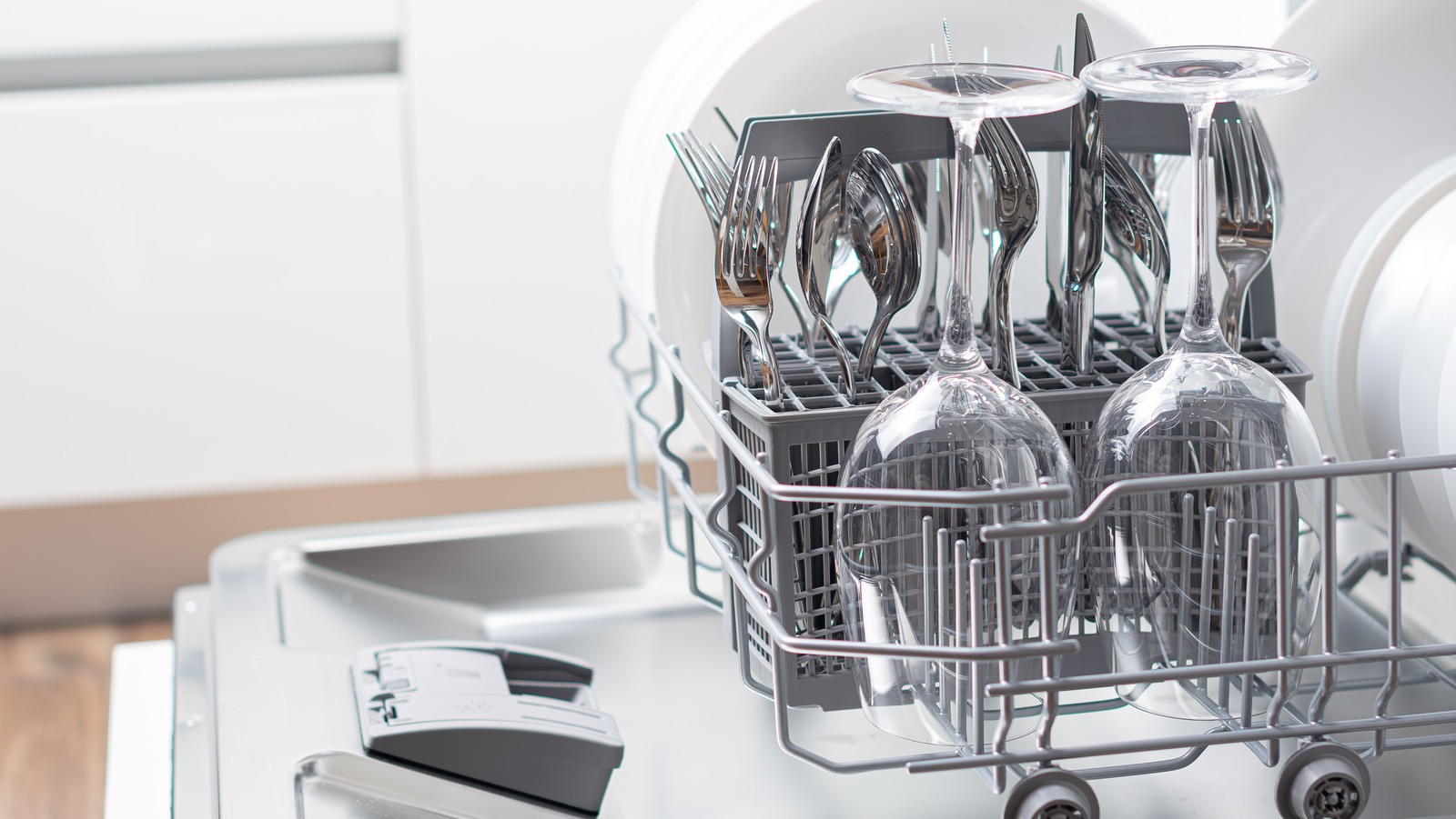 https://www.housedigest.com/img/gallery/heres-why-you-should-never-place-wine-glasses-in-the-dishwashers-bottom-rack/l-intro-1679414388.jpg