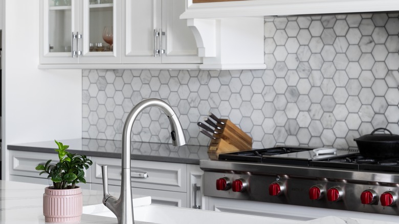 kitchen backsplash honeycomb tile