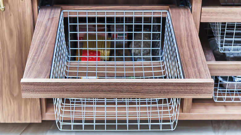 Pull out basket drawer