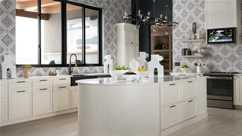 White kitchen with geometric tile