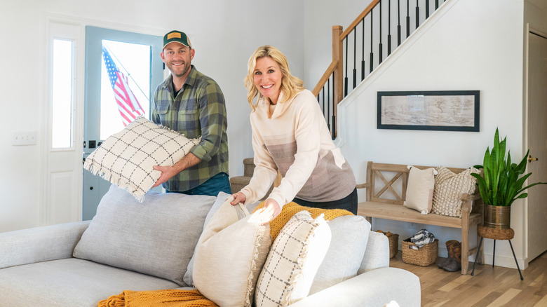 Dave and Jenny Marrs fluffing pillows