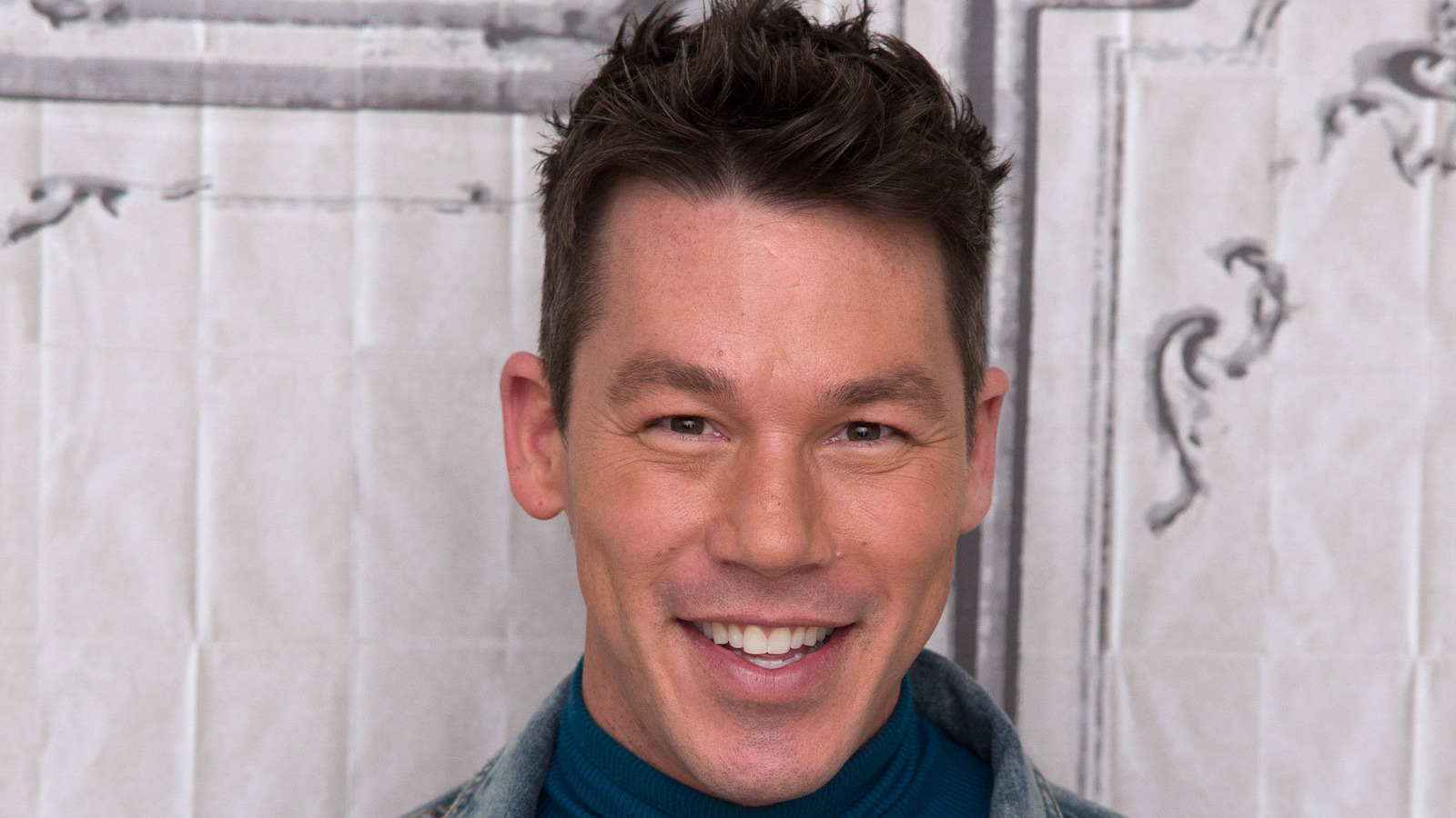 hgtv-s-david-bromstad-s-design-tips-to-avoid-a-themed-beach-house