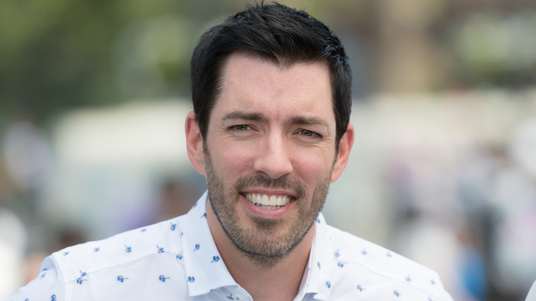 Drew Scott smiling