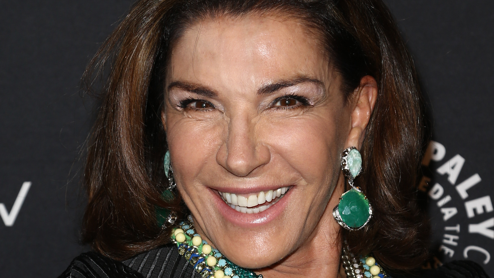 hgtv-s-hilary-farr-explains-how-to-choose-the-right-paint-and-fabrics