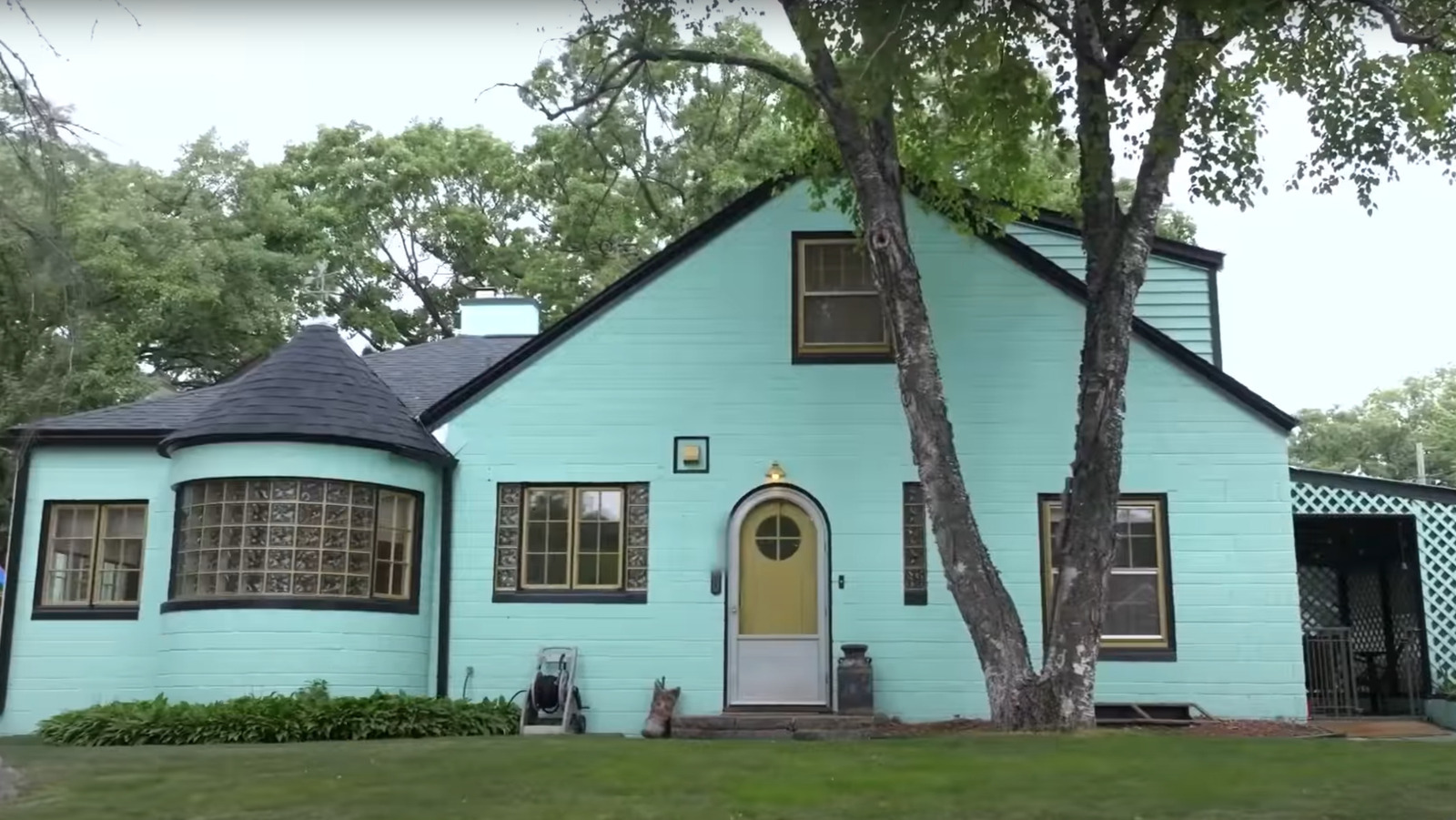 HGTV's Ugliest House In America Divides Viewers With A Controversial ...