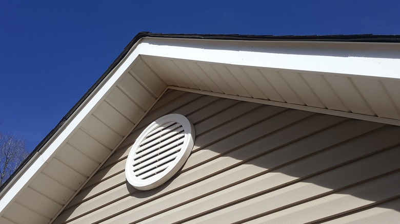 vent on house gable 