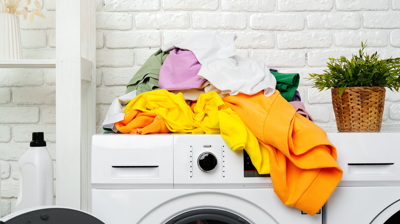 A washing machine with clutter on top