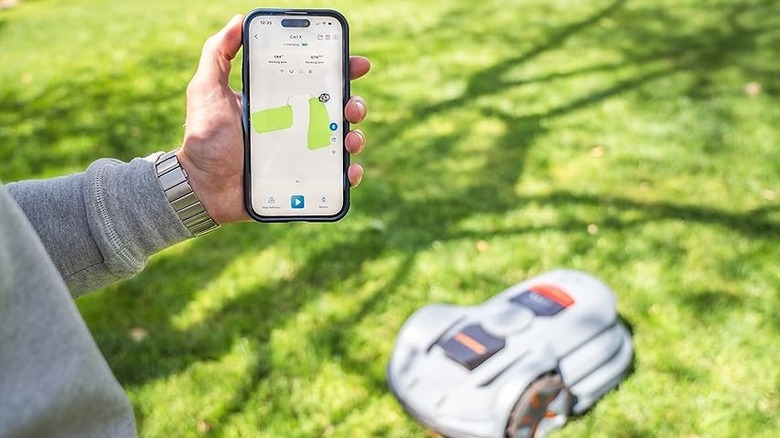 Robot mower smartphone app 