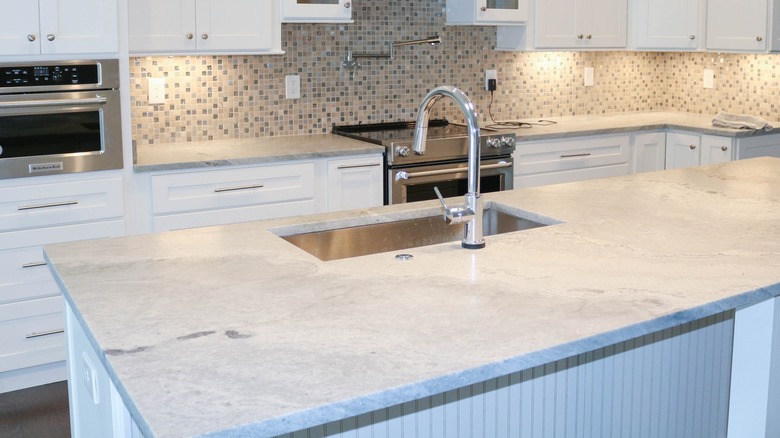 Quartz kitchen countertop