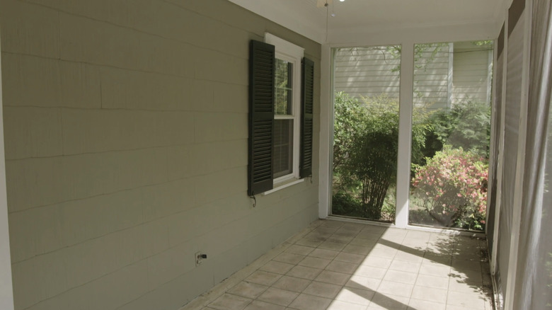 Screened in porch