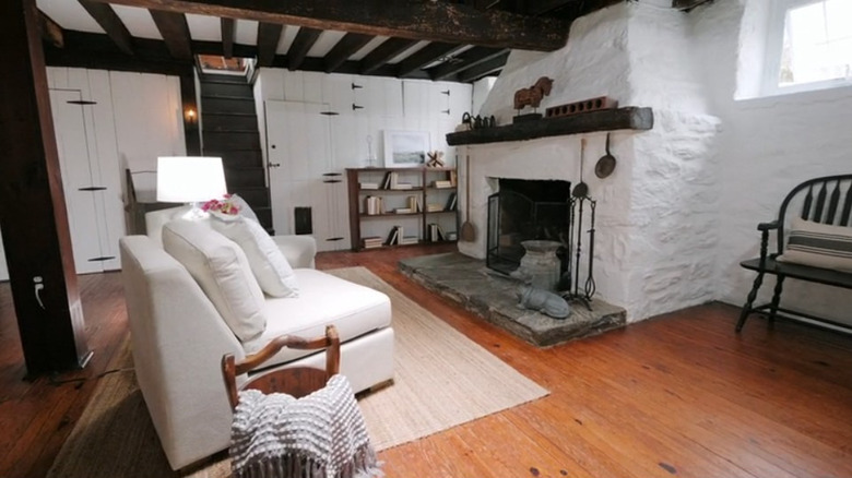 Rustic farmhouse interior living room.