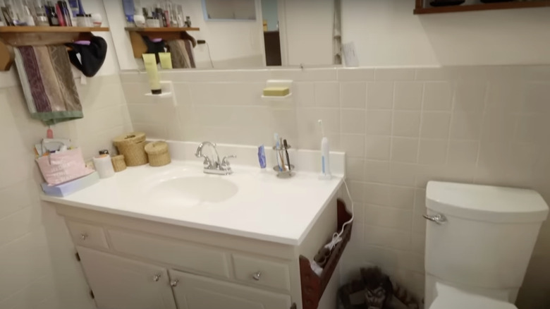 small and cluttered bathroom