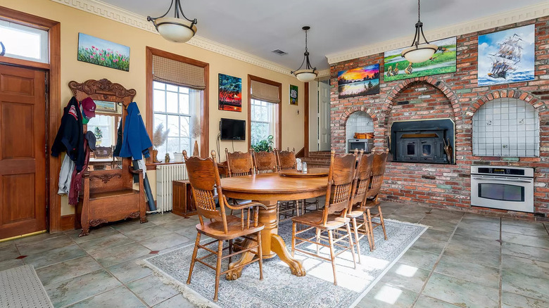 Country dining room