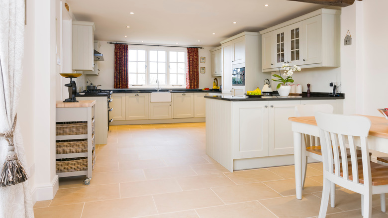 Natural tan kitchen tiling 