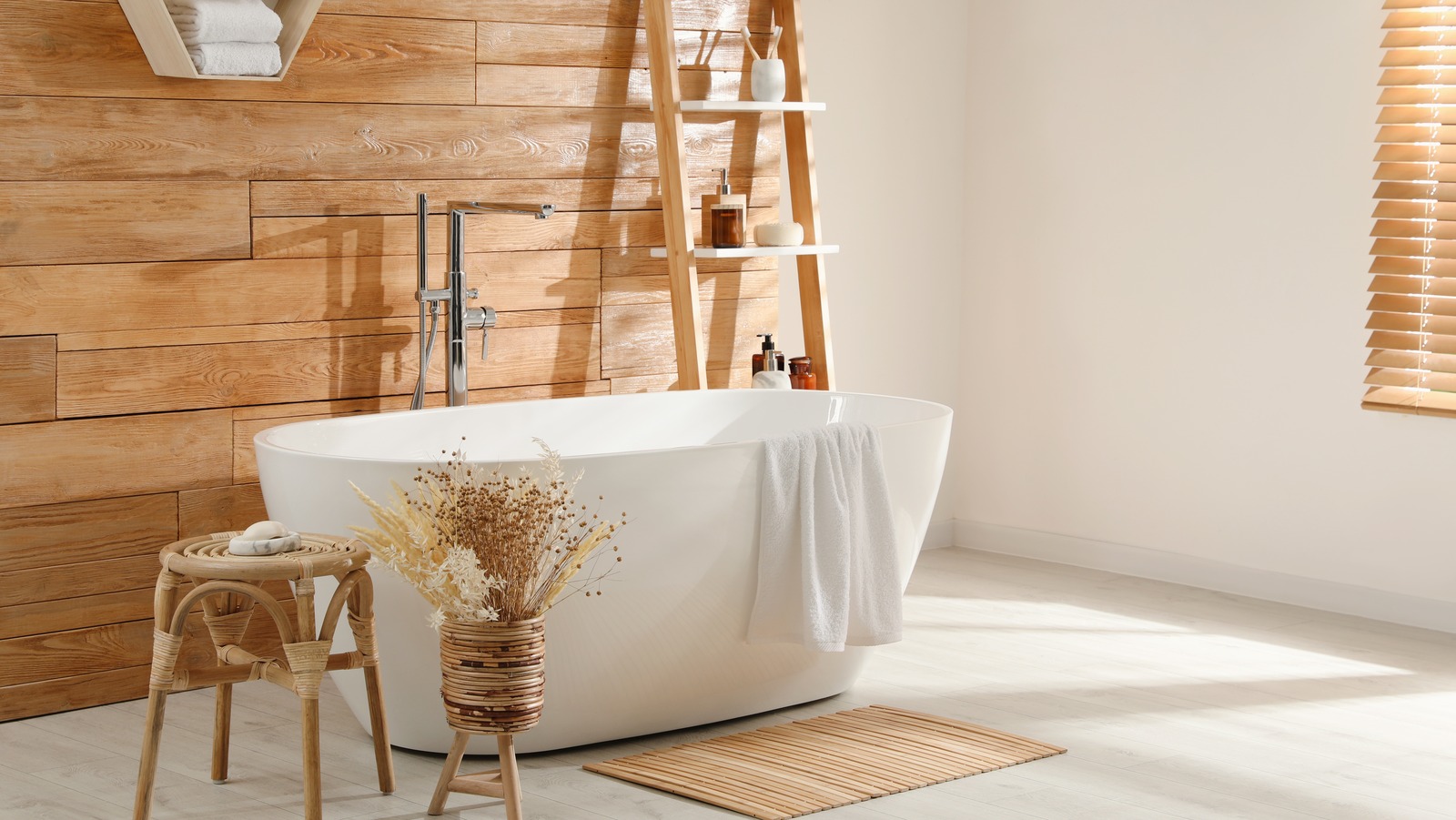 https://www.housedigest.com/img/gallery/home-depot-or-lowes-which-has-better-deals-on-bathtubs/l-intro-1663833109.jpg