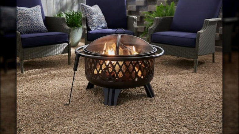 Steel mesh fire pit