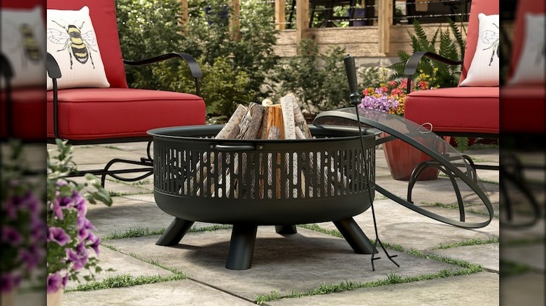 Steel mesh fire pit