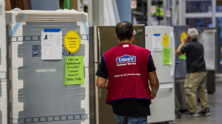 Lowes store employee