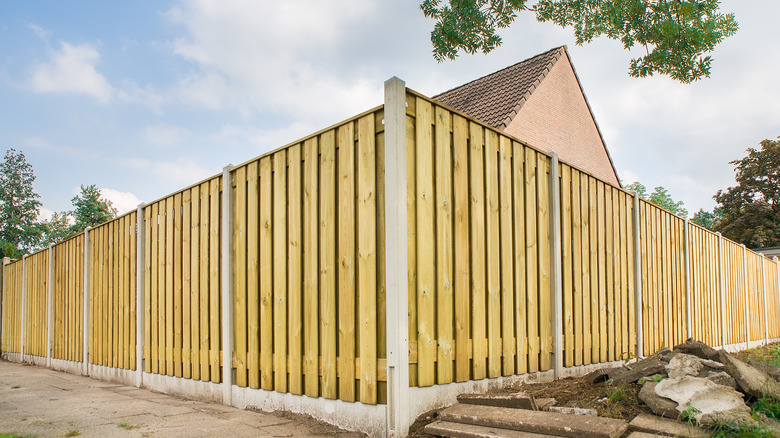 Vertical fence on corner of lot