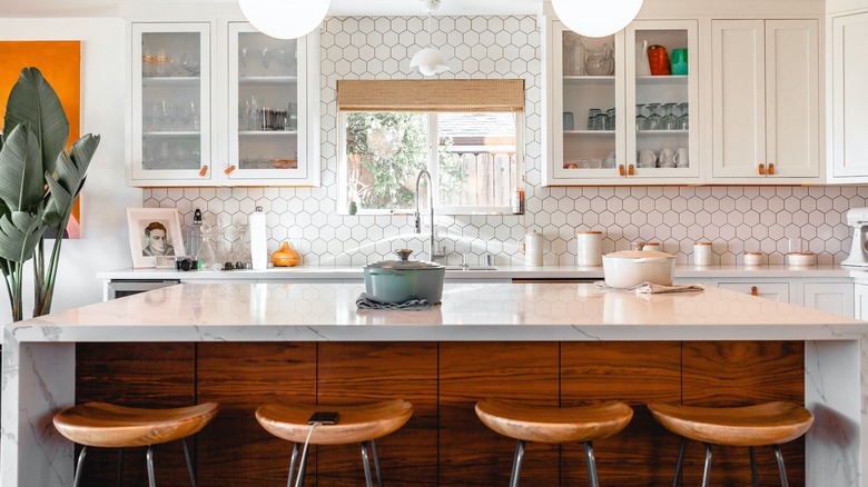 hexagonal white kitchen backsplash tiles