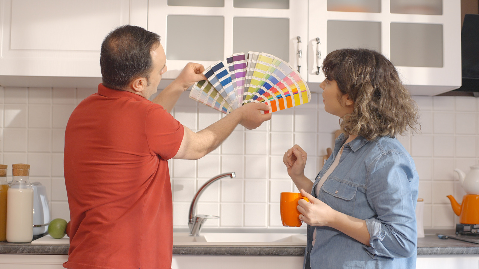 https://www.housedigest.com/img/gallery/house-digest-survey-which-paint-color-would-you-prefer-for-your-kitchen/l-intro-1672334422.jpg