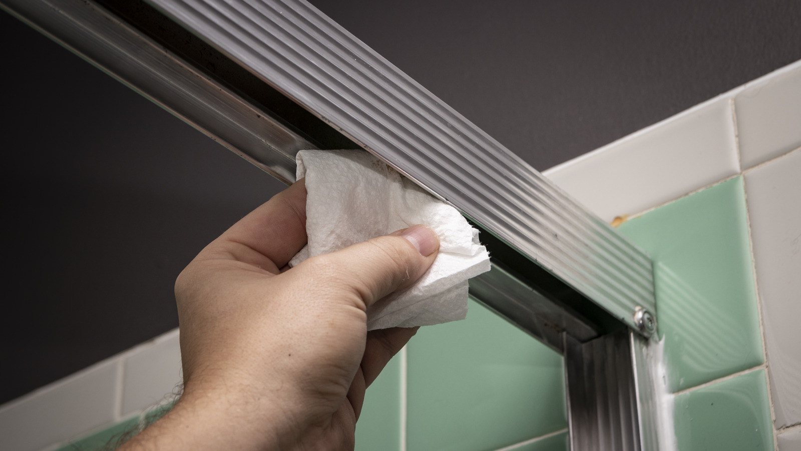 household-ingredients-that-will-clean-dirty-shower-door-tracks