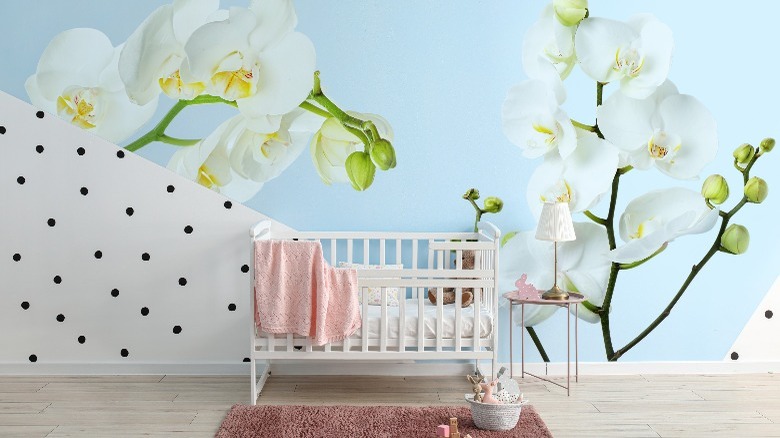 Flower mural in kid's room 