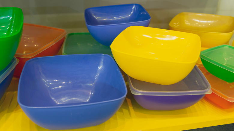 Plastic dishes on counter 