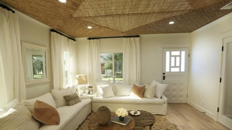 Bamboo layered ceiling in living room