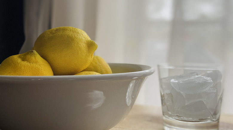 Lemons stacked in bowl