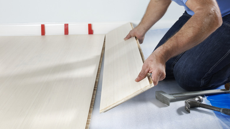 Installing bamboo floor panels
