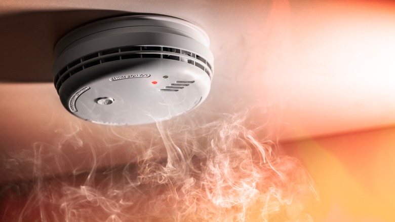 Smoke detector and smoke