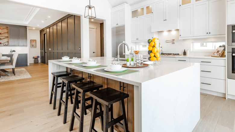 Waterfall kitchen countertop