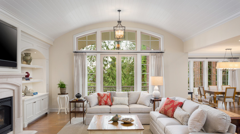 french door leading to balcony