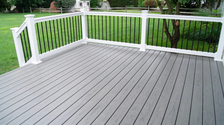 composite deck with white railing